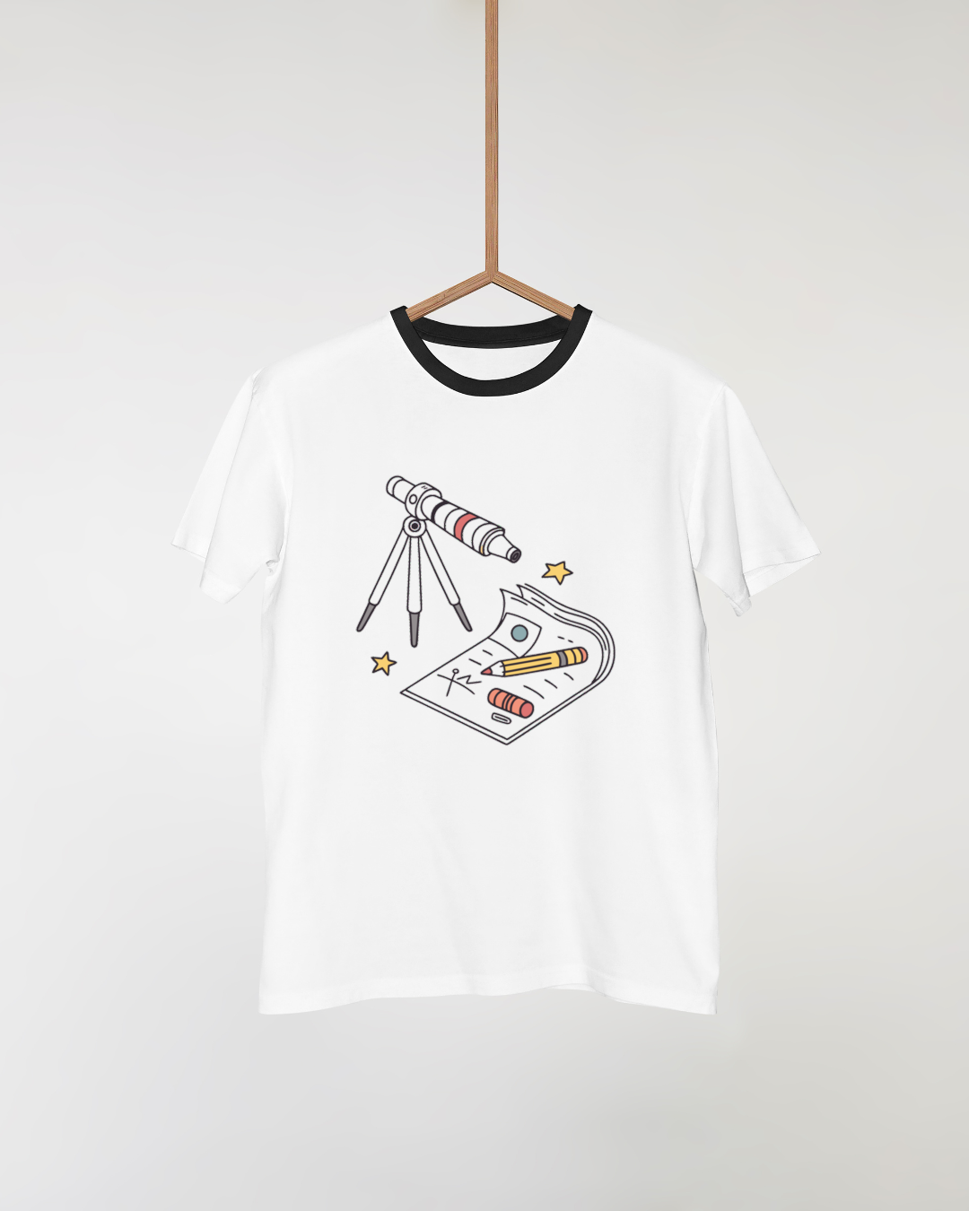 T-shirt affichant un design doodle avec télescope et planètes pour passionnés d'astronomie
