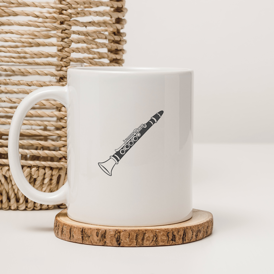 Mug décoratif orné d'une clarinette au design épuré et créatif