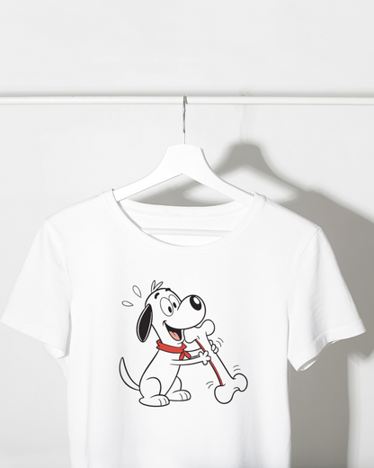 T-shirt coloré affichant un chien adorable avec un os style cartoon dynamique