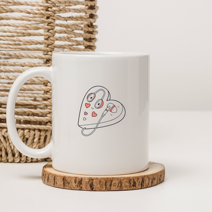 Mug avec cœur audacieux, écouteurs stylés en vectoriel, évoquant l'amour musical