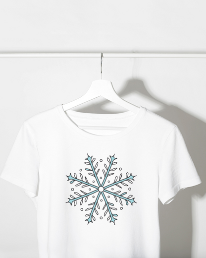 T-shirt artistique avec flocon de neige stylisé pour une allure hivernale élégante