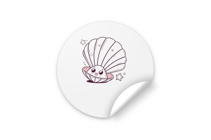 Sticker avec coquillage souriant kawaii sur fond marin engageant et ludique