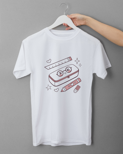 T-shirt avec design cartoon coloré et créatif mettant en valeur une papeterie joyeuse