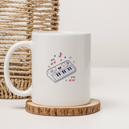 Mug décoré d’une illustration numérique joyeuse mettant en scène un clavier souriant