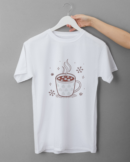 T-shirt cosy avec icône hivernale de chocolat chaud sur fond chaleureux