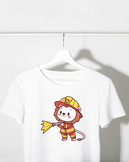 T-shirt animalier avec lion héroïque en tenue de pompier