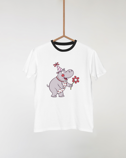 T-shirt avec hippo joyeux animé, idéal pour une fête avec motif fleuri coloré