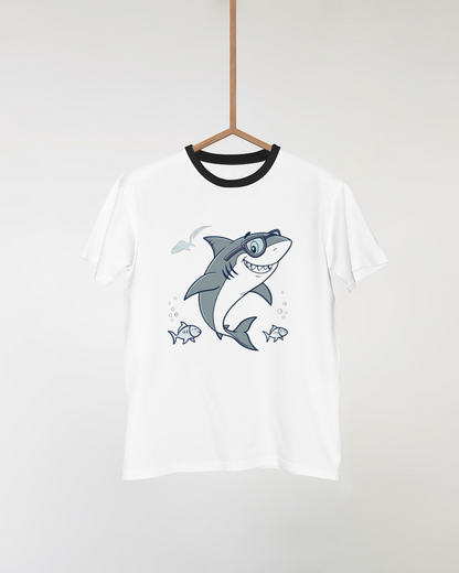 T-shirt amusant avec un requin portant des lunettes de soleil sourire marin