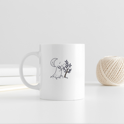 Mug avec motif surréaliste d'un fantôme chantonnant sous la lueur de la lune