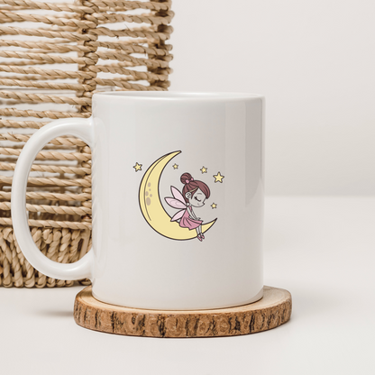 Mug décoratif avec fée rêveuse et lune, ambiance nocturne douce