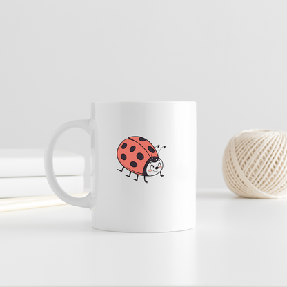 Mug avec coccinelle joyeuse animée dans un style enfantin et doodle coloré