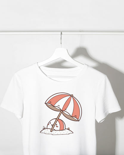 T-shirt estival avec une balle de plage joyeuse en tons pastel