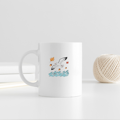 Un mug avec une mouette gracieuse sur une vague, parfait pour l'automne