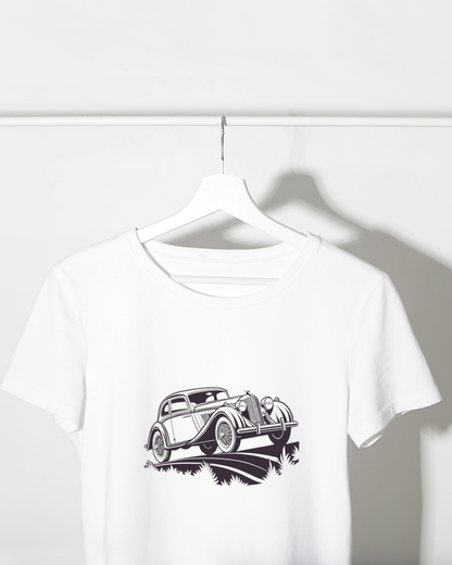 Design de voiture rétro pour t-shirt, apportant une touche vintage.
