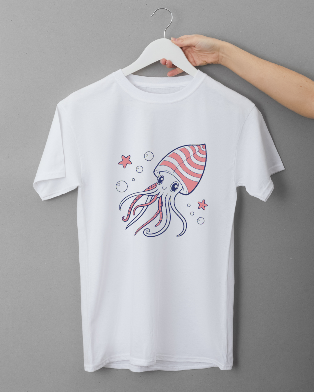 T-shirt cartoon avec calmar souriant aquatique attire l'œil et enchante