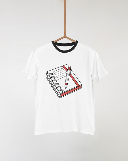 T-shirt avec design épuré représentant un cahier et stylo pour papeterie tendance