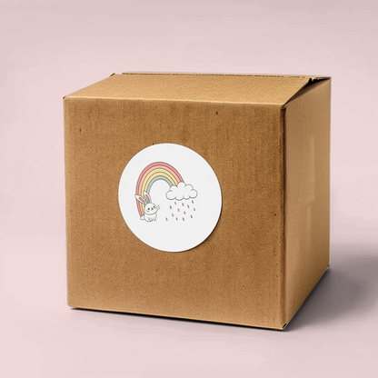 Sticker avec un lapin joyeux et arc-en-ciel dans un style printanier coloré