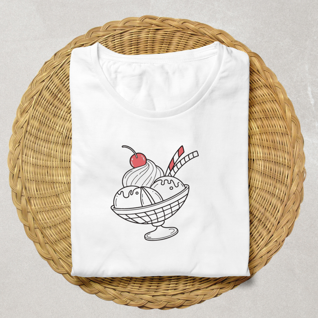 T-shirt décoré d'une icône gourmande pastel représentant une coupe de glace stylée
