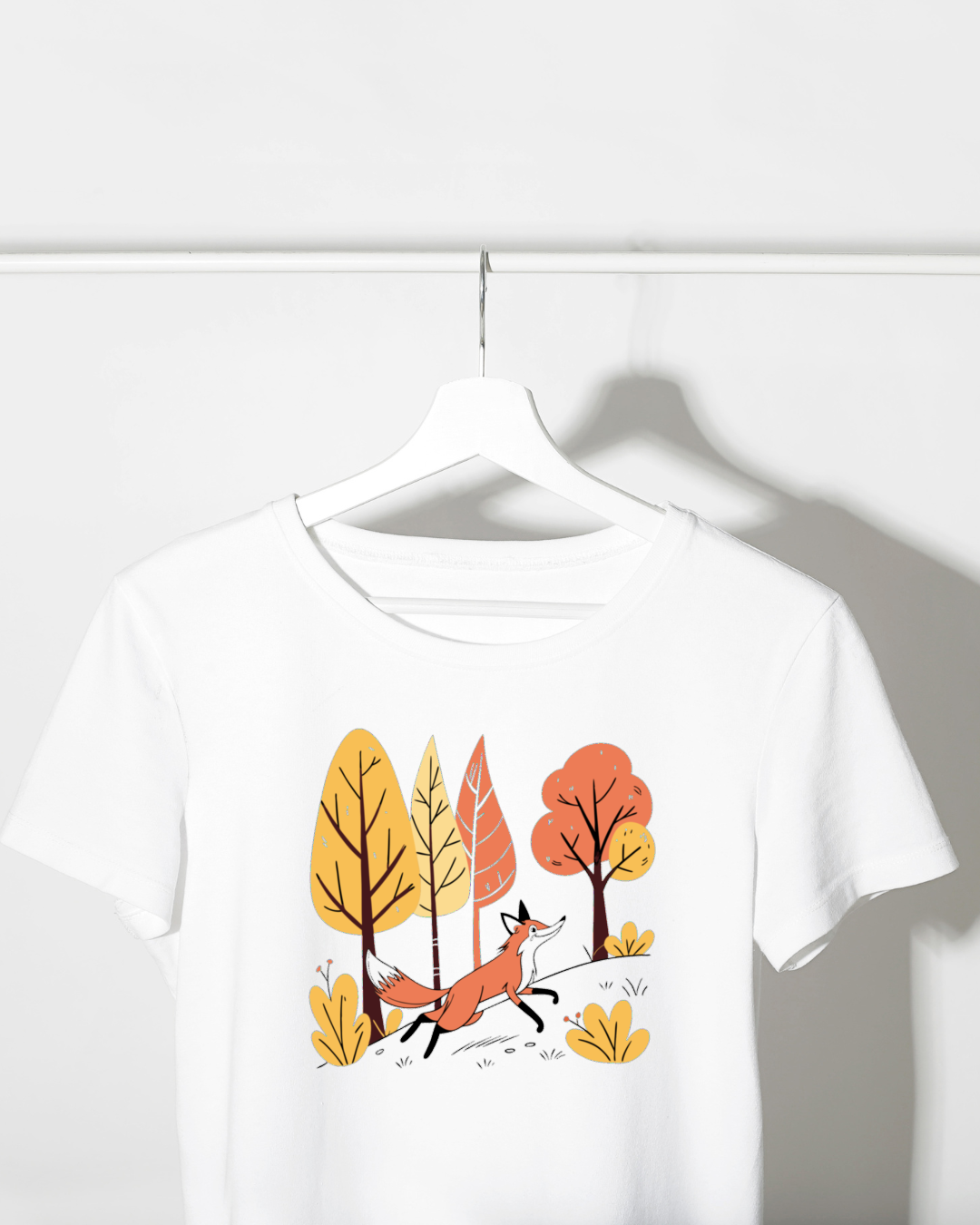 T-shirt automnal avec motif de renard joueur en forêt