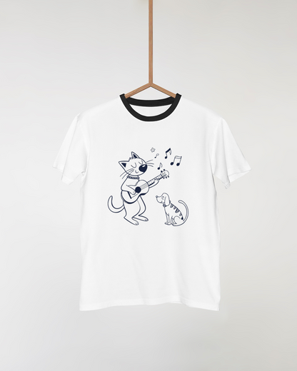 T-shirt illustré d'un chat jouant de la guitare avec un chien arborant un sourire