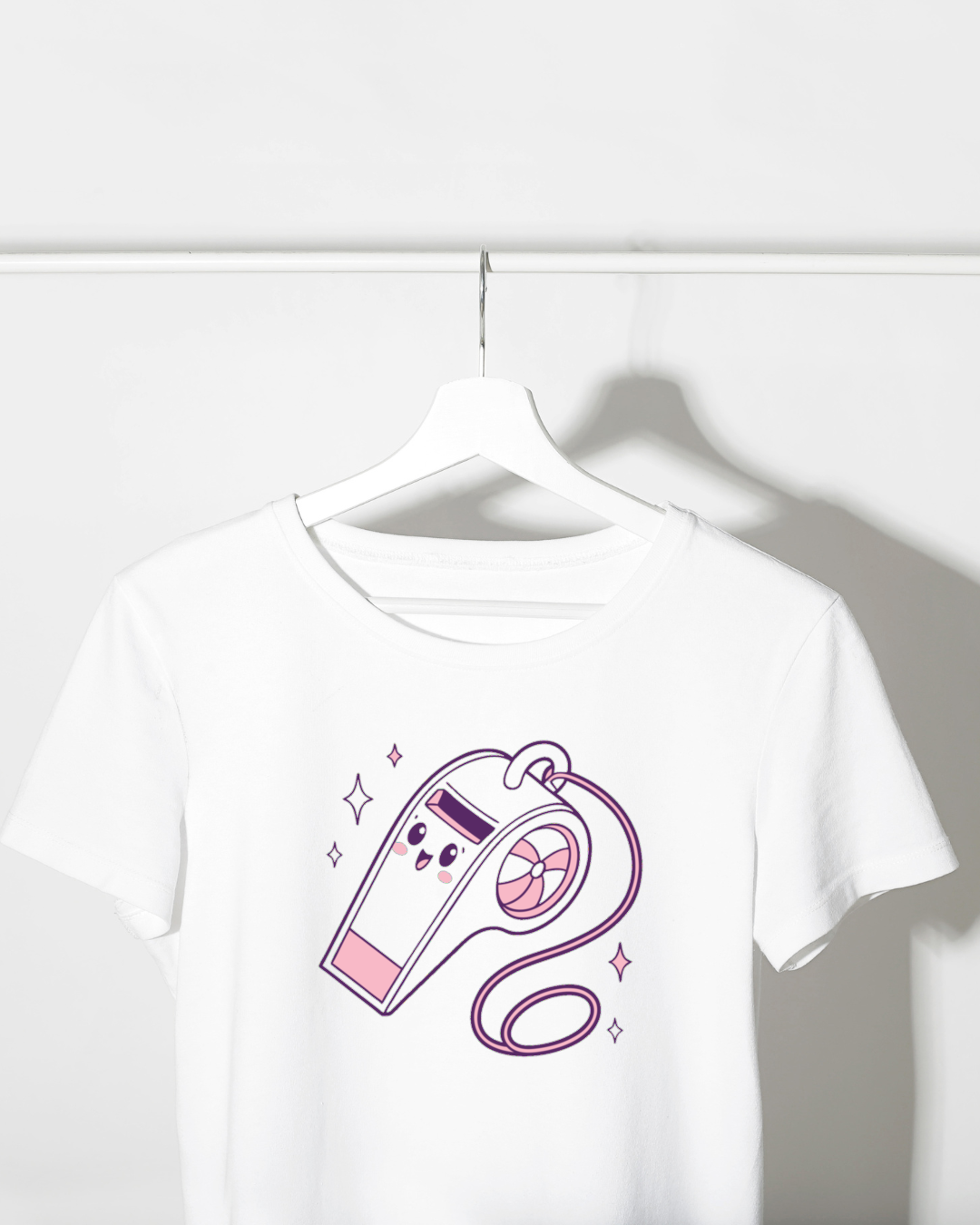 Design sifflet kawaii pour t-shirt, parfait pour customisation