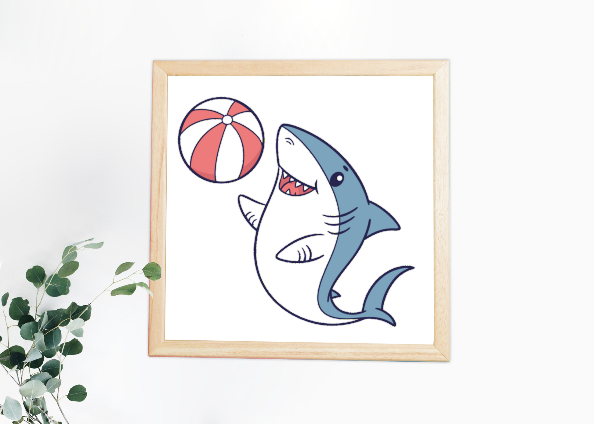 Cadre décoratif présentant un requin enjoué jouant avec un ballon dans une ambiance marine