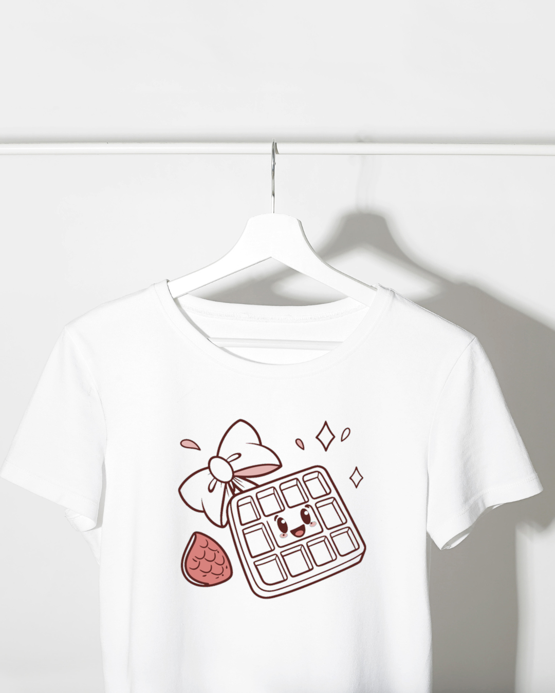 T-shirt décoré style kawaii avec icône gaufre souriante thème gourmand