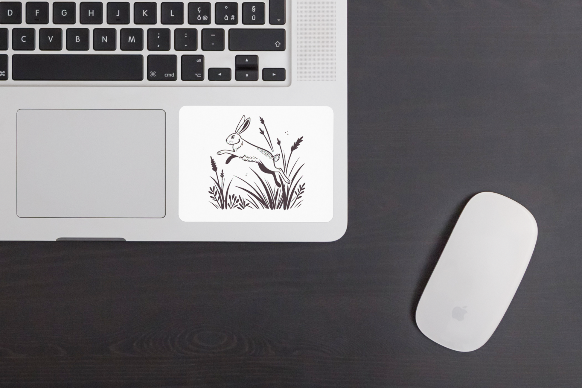Sticker avec un lièvre stylisé bondissant évoquant la nature sauvage