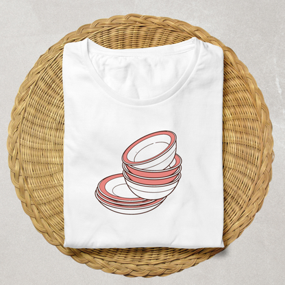 T-shirt avec motif assiettes empilées style doodle pour une ambiance maison