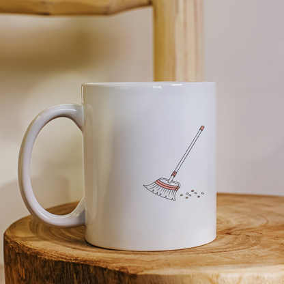 Mug blanc avec un balai stylisé en dessin minimaliste pour un look moderne