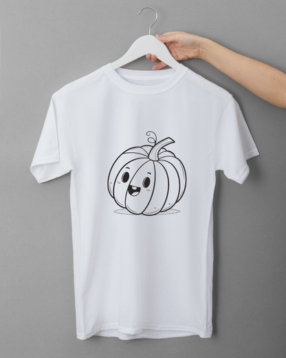 Un t-shirt coloré avec une citrouille joyeuse, parfait pour Halloween