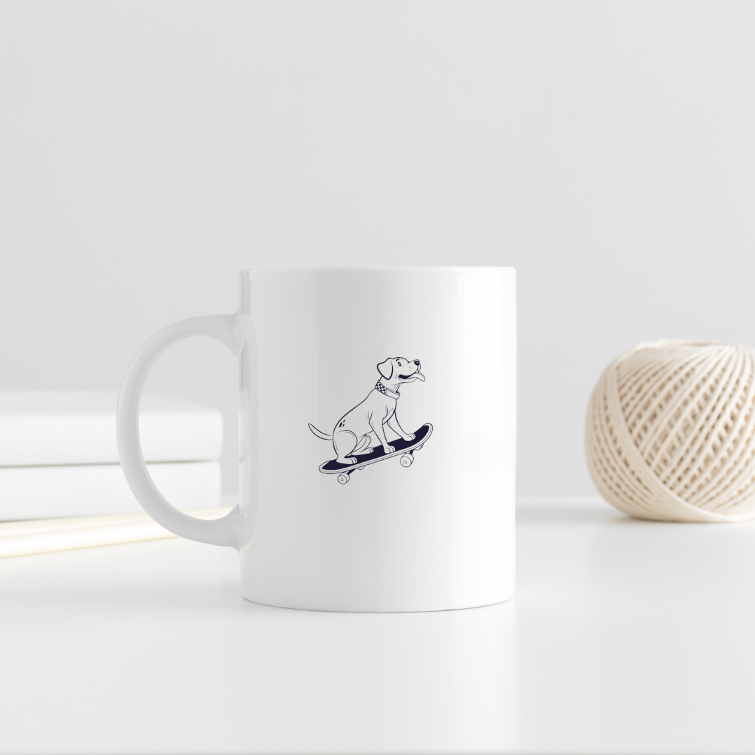 Mug moderne avec un chien doodle stylisé sur skateboard urbain