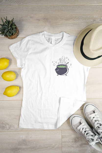 T-shirt thème Halloween avec chaudron mystique et décor fantaisiste