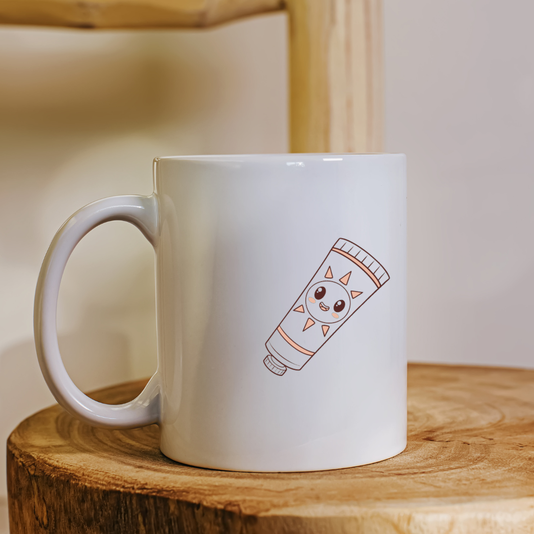 Mug avec un crayon kawaii souriant sous un soleil, ambiance école adorable