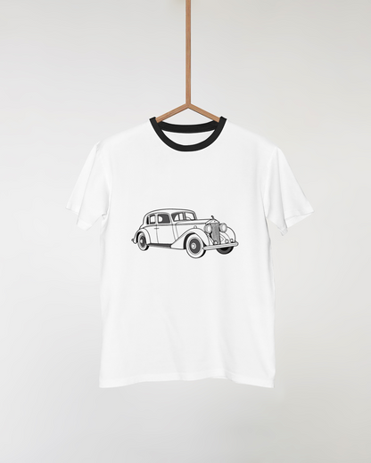Rolls-Royce vintage sur t-shirt pour un look nostalgique et élégant.