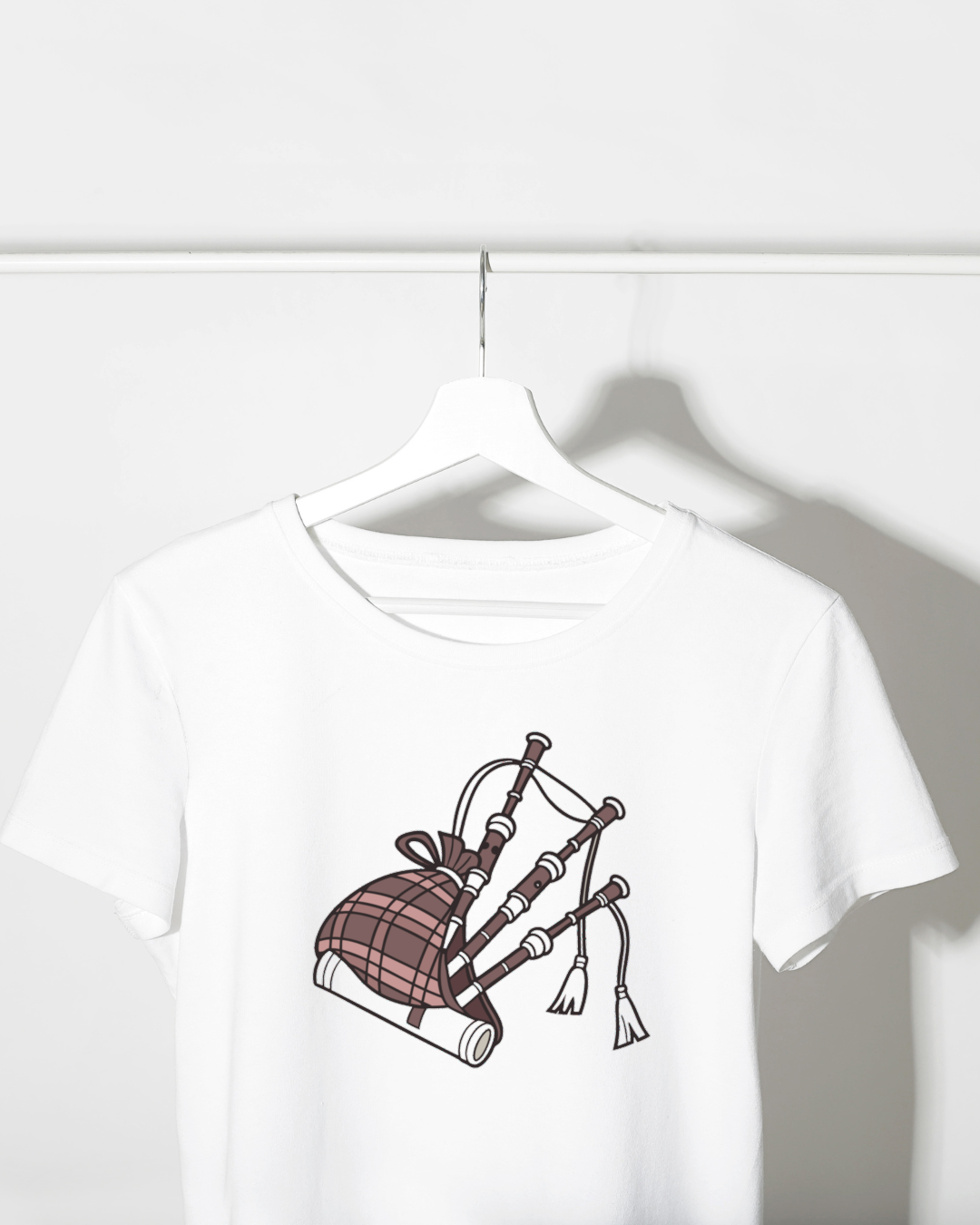 T-shirt avec motif celtique vibrant représentant une cornemuse écossaise stylisée