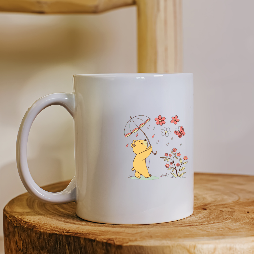 Mug coloré avec ours joyeux sous parapluie ambiance printanière joviale