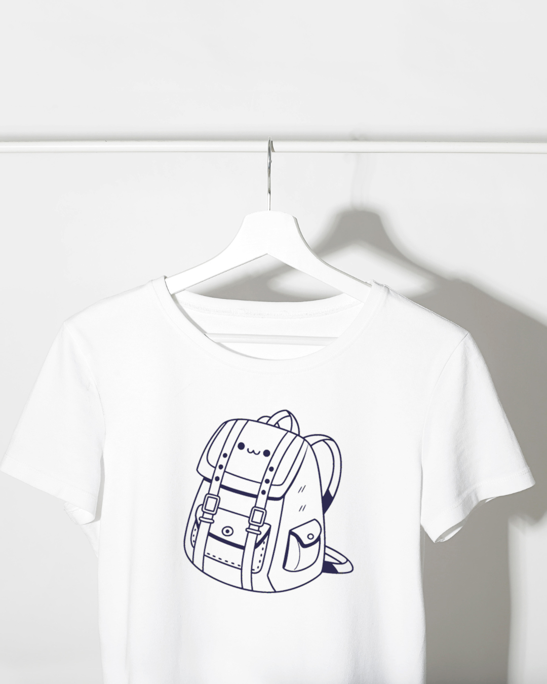 T-shirt enjoué avec doodle éducatif, parfait pour un style kawaii dynamique