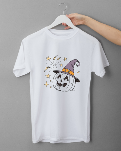 T-shirt Halloween avec citrouille souriante stylisée en dessin numérique