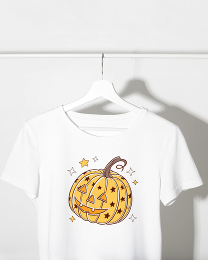 T-shirt avec motif citrouille étoilée sur fond festif pour Halloween