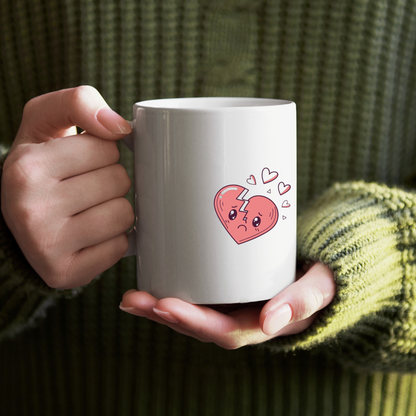 Mug design kawaii avec illustration cœur brisé.