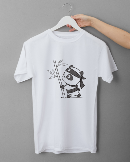 T-shirt avec panda ninja monochrome et bambou pour une aventure stylisée