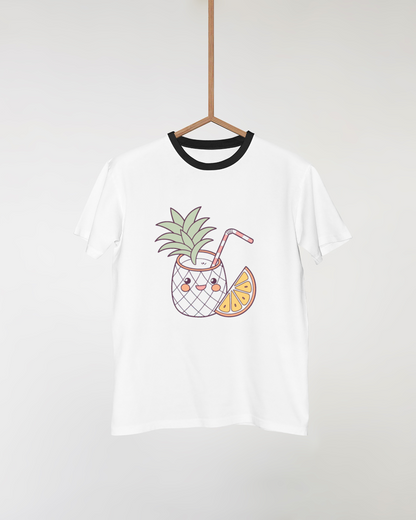 T-shirt décoré d’un motif kawaii représentant un ananas souriant aux allures estivales