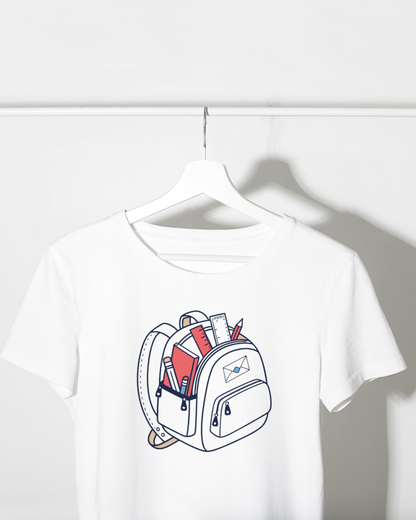 T-shirt avec cartable créatif rempli de fournitures style pastel éducatif