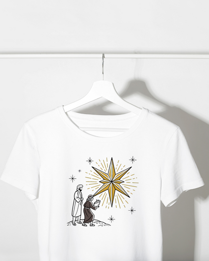 T-shirt décoré sur le thème de Noël avec une icône numérique festive et colorée