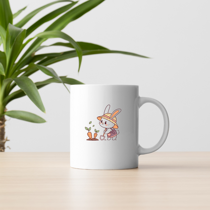 Mug avec lapin jardinier mignon dans un cadre naturel