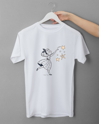 T-shirt avec une fillette attrapant des étoiles pour un style ludique et rêveur