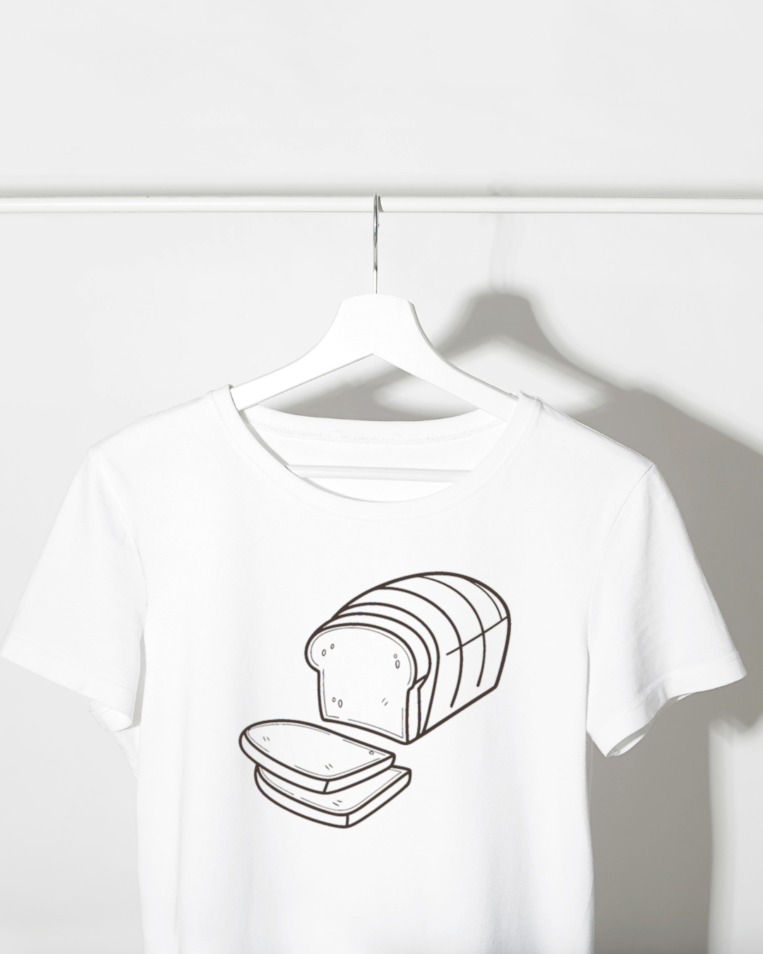 T-shirt avec illustration de pain tranché en style appétissant