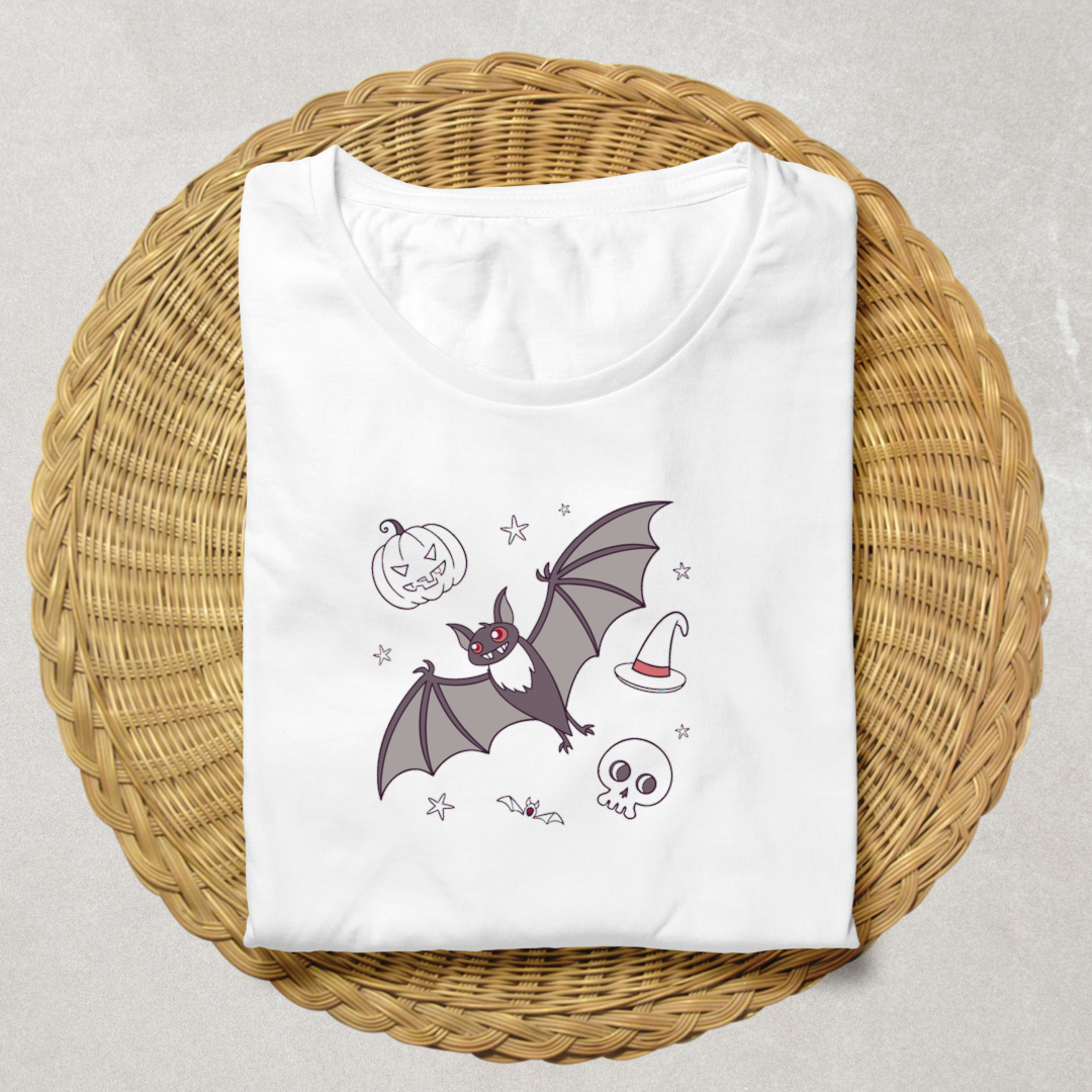 T-shirt avec motif Halloween affichant une chauve-souris au sourire radieux
