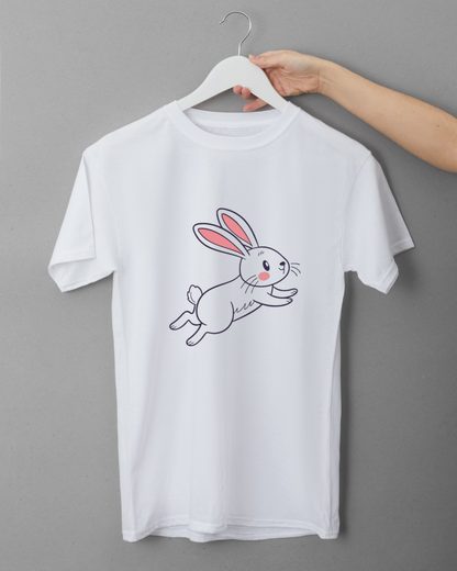 T-shirt avec un lapin bondissant en doodle pour un look naturel et enjoué